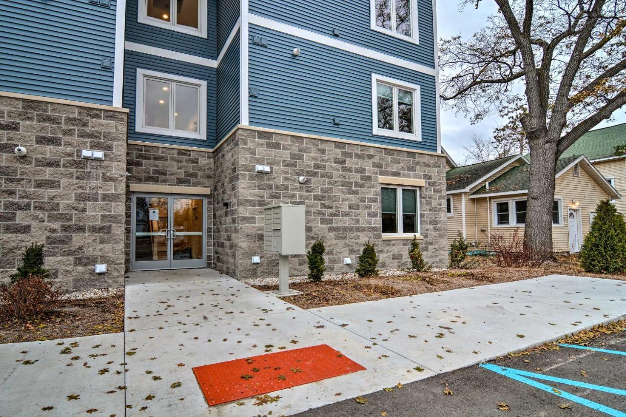 Modern Traverse City Condo About 1 Mi To Bay! Exteriör bild