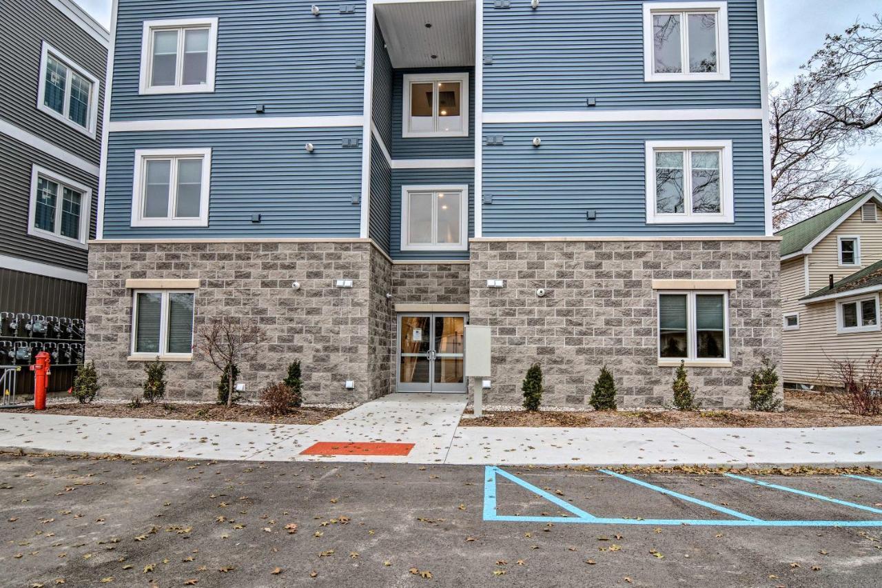 Modern Traverse City Condo About 1 Mi To Bay! Exteriör bild