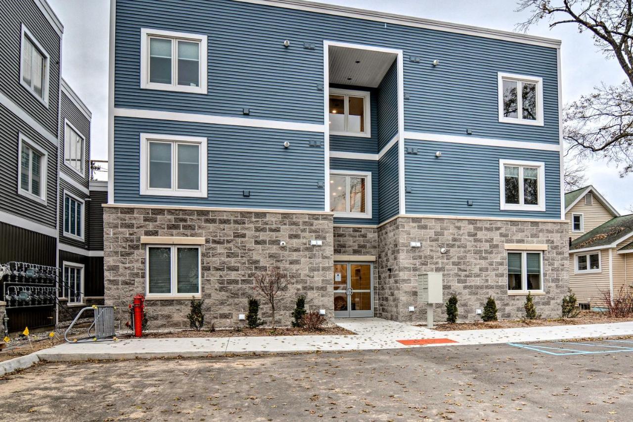 Modern Traverse City Condo About 1 Mi To Bay! Exteriör bild